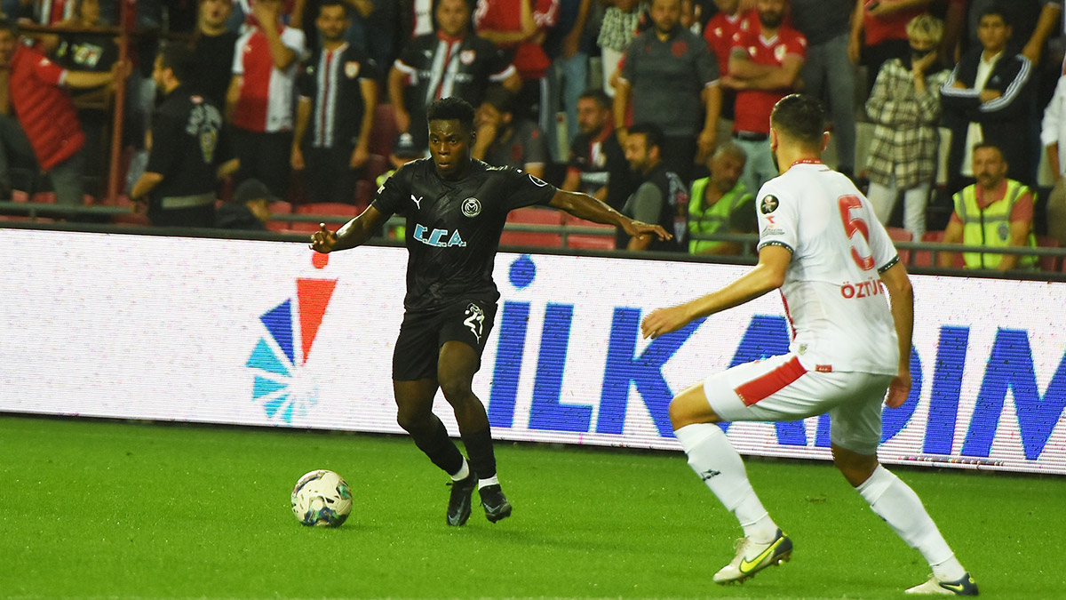 Demba Diallo takımın gol yükünü çekti