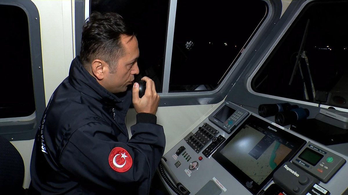 Marmara Denizi ve Gürpınar Su Ürünleri Hali'nde balıkçılara denetim yapan ekipler, burada satışa sunulan balıkları inceleyerek boylarını kontrol etti.