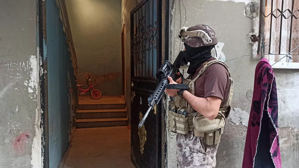 Mersin'de terör operasyonu; 10 gözaltı kararı