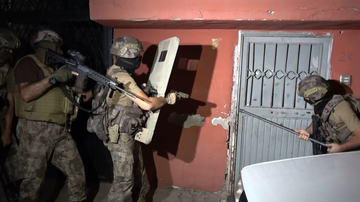 Mersin'de terör örgütü PKK operasyonu; 9 gözaltı