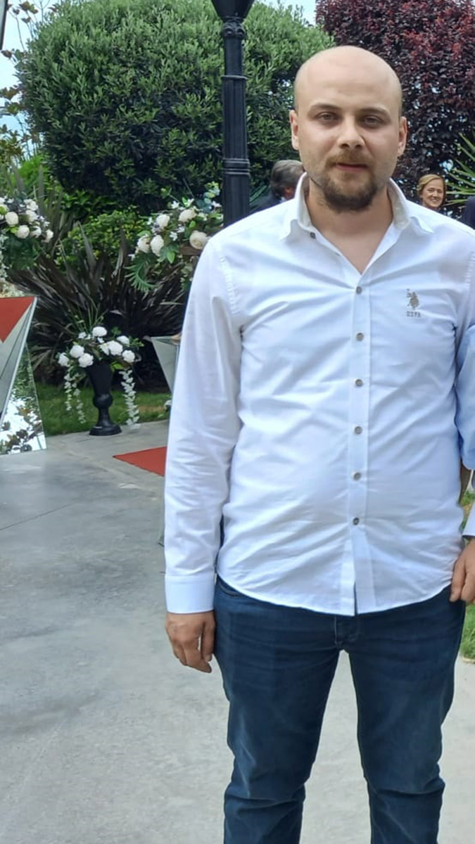 Mısır'ın Suez limanında çalıştığı gemiden kaybolan 24 yaşındaki mühendis Yiğit Acar'dan 5 gündür haber alınamıyor. En son 7 Eylül Çarşamba günü çalıştığı gemide yemek yerken görülen Acar'ın ailesi, yetkililerden yardım istiyor.