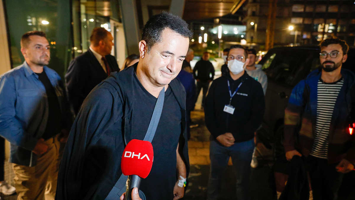 Sarıyer'de ters yönden gelen hafif ticari araçla çarpışarak motosiklet kazası geçiren televizyoncu Acun Ilıcalı taburcu oldu.