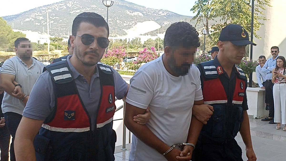 Muğla'nın Bodrum ilçesinde, Ağrılı inşaat işçisi Kenan Uzunay'ın (20) ormanda başından tabancayla vurulup öldürüldüğü cinayetin, 'kan davası' nedeniyle işlendiği ortaya çıktı. Olayın ardından gözaltına alınan 5 şüpheli, adliyeye sevk edildi.