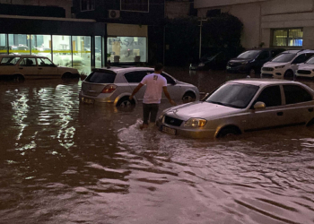 Osmaniye'de sağanak yağış; araçlar mahsur kaldı