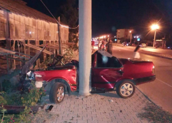 Ciple otomobil çarpıştı; 1 ölü 6 yaralı var