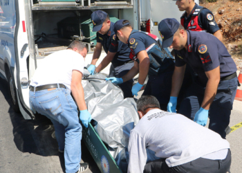 Otomobilinde boğazı kesilip öldürülmüştü; 1 kişi gözaltında