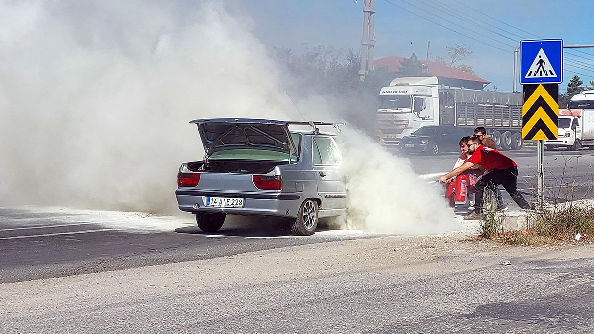Araçlarının yanışını uzaktan izlediler