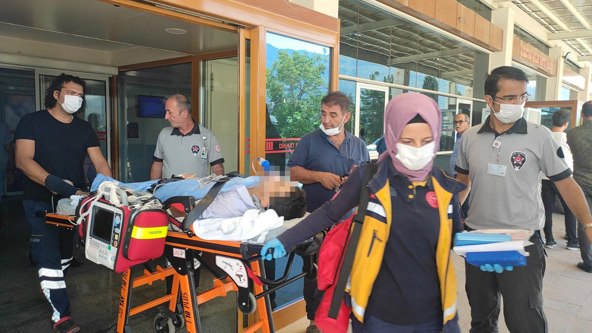 parkta tartıştığı 15 yaşındaki arkadaşını bıçakladı