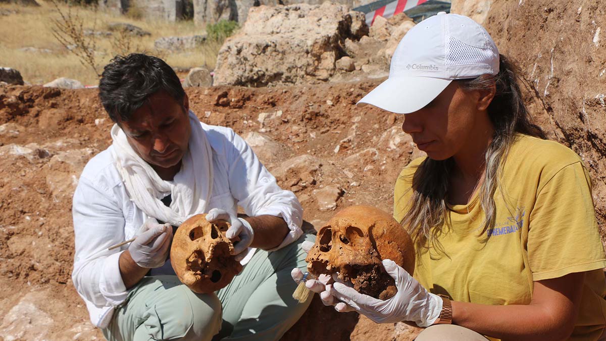 1800 yıllık 4 insan iskeleti bulundu