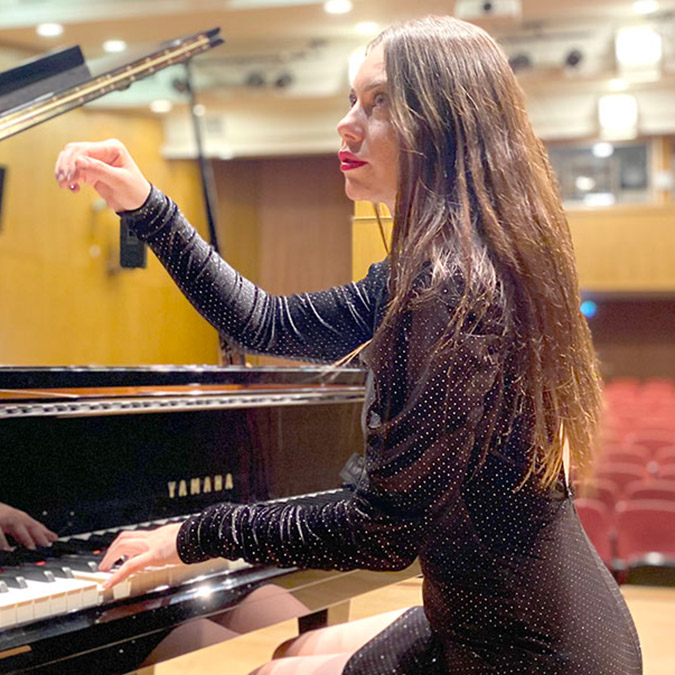 Piyanist Burçe Karaca'dan Kethüda Hamamı'nda konser