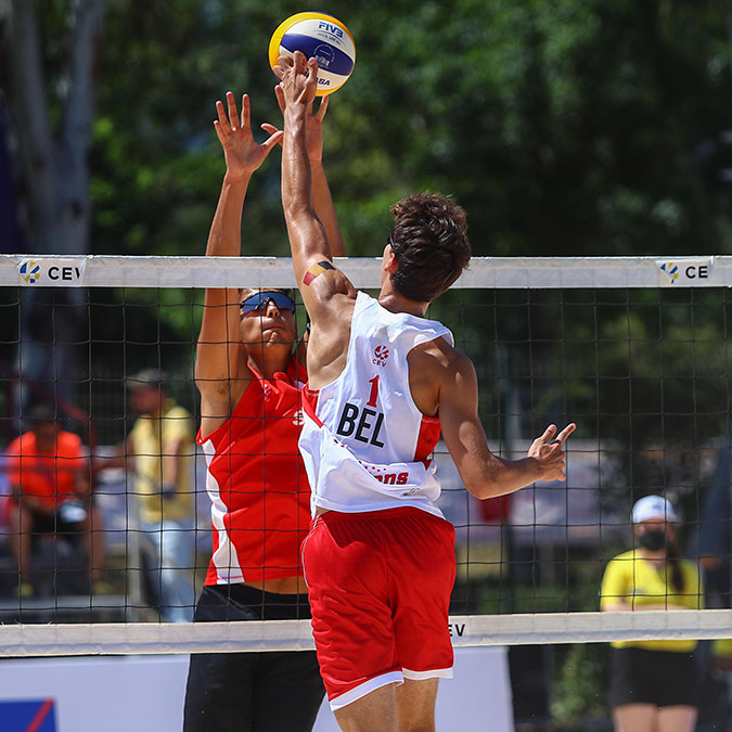 Plaj voleybolunda son yıllarda yaptığı tesislerle birçok uluslararası organizasyonu düzenleyen İzmir, Dikili'de 4 gün U19 Dünya Plaj Voleybol Şampiyonası'na ev sahipliği yapacak.