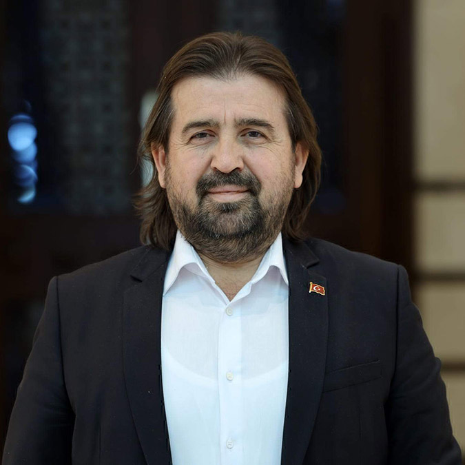 Prof. Dr. Uğur Çevik, bu konuda da şunları söyledi: "Enerji talebini karşılamak için nükleer santrale ne kadar ihtiyaç var? Rusya-Ukrayna krizi gösterdi ki, yeteri kadar yer altı kaynağına sahip olmayan Avrupa gibi, ülkemiz de bu konuda çok şanslı olan komşularına bağımlı durumda" dedi.