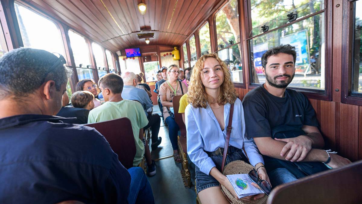 Kültürpark’ta uzun yıllar hizmet veren minyatür treni unutamayan İzmirliler Nostaljik Tramvay sayesinde fuar anılarını yeniden canlandırıyor.