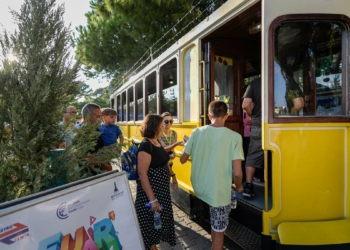 Nostaljik Tramvay ziyaretçileri geçmişe götürüyor