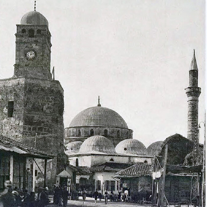 Osmanlı Padişahı 2'nci Abdülhamid'in tahta çıkışının 25'inci yılı anısına 1901'de inşa edilen Antalya'nın simge eserlerinden Saat Kulesi'nin devam eden restorasyonunda, 1940'lı yıllarda fırtına nedeniyle düşen kubbesinin yerine 1960'larda inşa edilen imitasyon dendanların tamamı kaldırıldı.