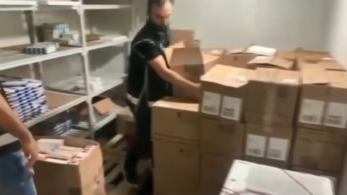Sahte reçetelerle aldıkları ilaçları satan şebeke çökertildi