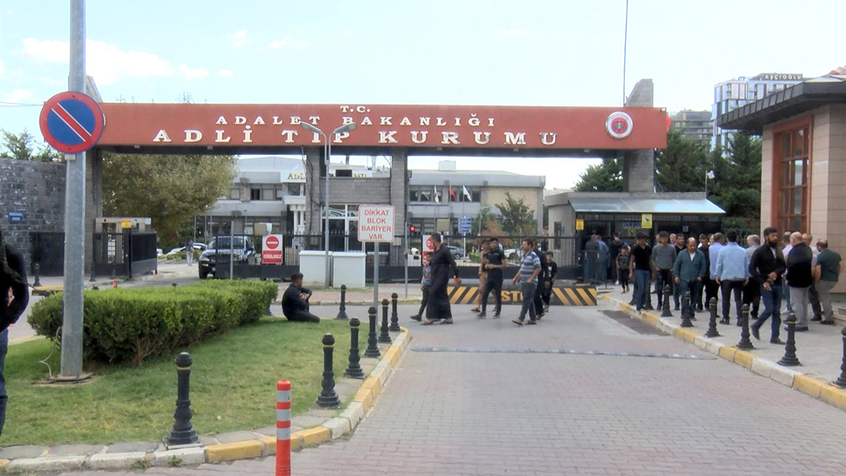 Devrilen vinçte hayatını kaybeden 2 kişinin cenazesi alındı