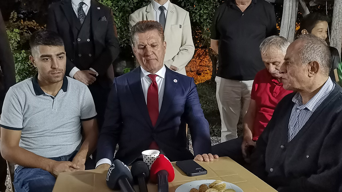 Türkiye Değişim Partisi (TDP) Genel Başkanı Mustafa Sarıgül, "Sayın Miçotakis, Fatsa’da şehidimizin evinden sana sesleniyorum; sakına sakın Amerika’ya güvenme. Ayıdan post Amerika'dan dost olmaz. Sayın Miçotakis, Türkiye ile dost olmak senin hayrınadır” dedi.