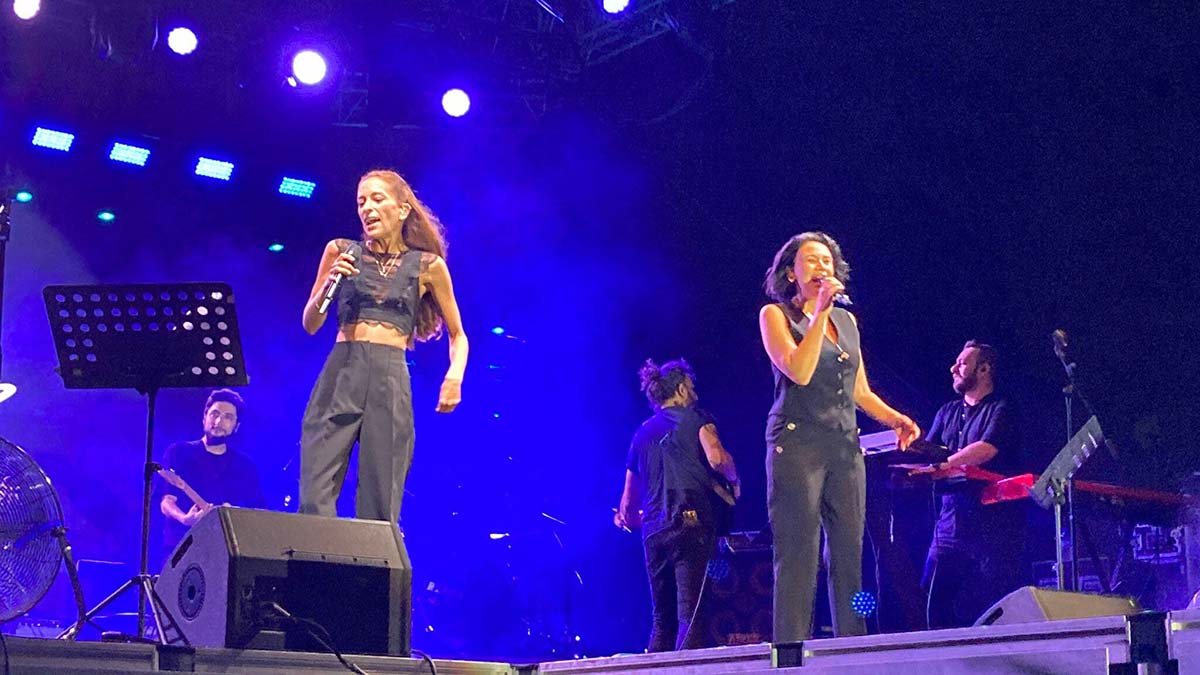 İEF Çim Konserleri'ne Gülşen'in vokal gurubu çıktı