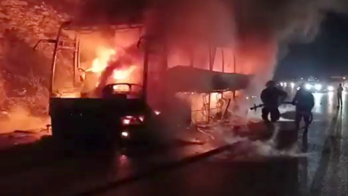 Otobüs seyir halindeyken alev aldı