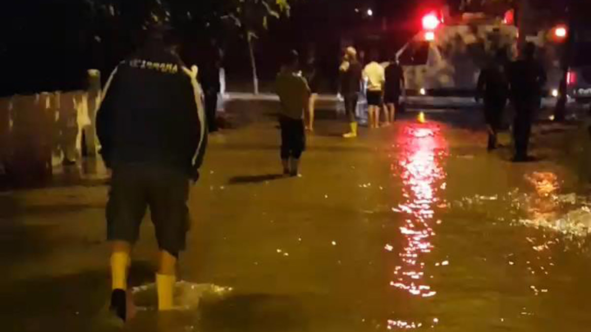 Silivri'de isale hattı borusu patladı