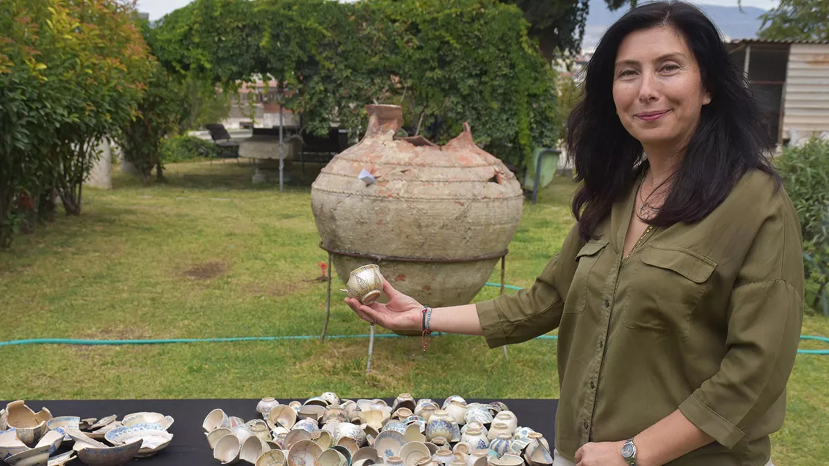 Smyrna agorası'nda kütahya fincanı ortaya çıktı