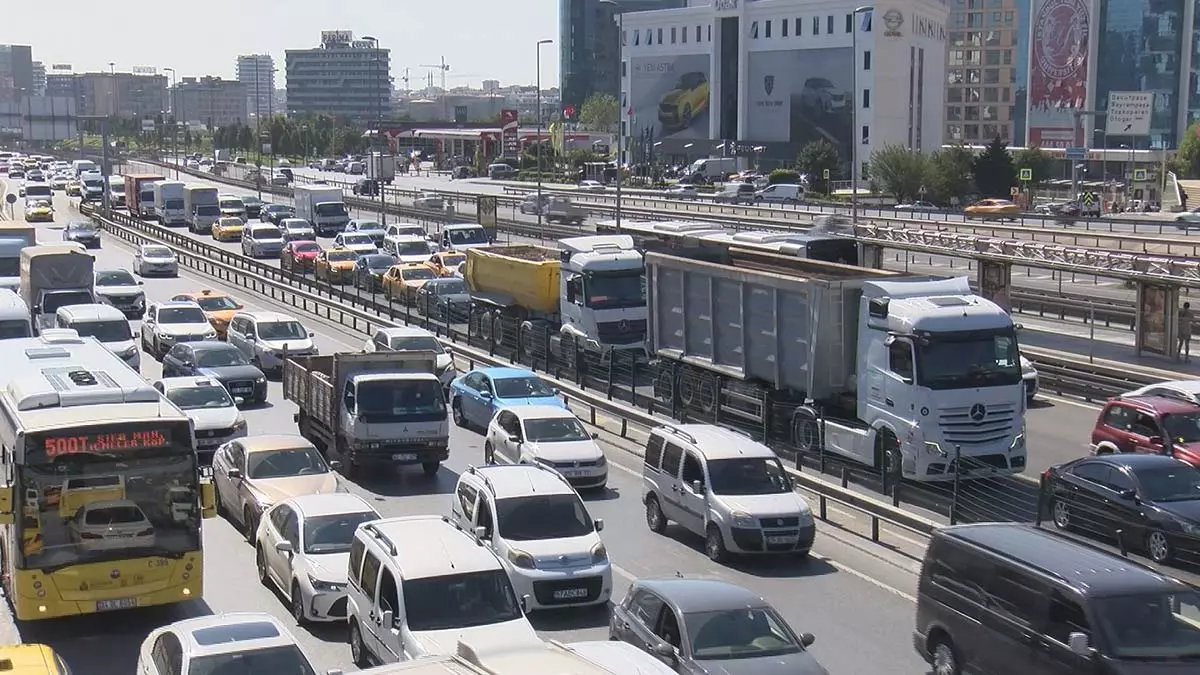 Yenikapı'daki i̇ett otobüs kazasının ardından sürücü, 'fren patladı' savunmasını yaptı. Ancak uzmanlar fren patlaması diye bir durumun olmayacağını belirtiyor.