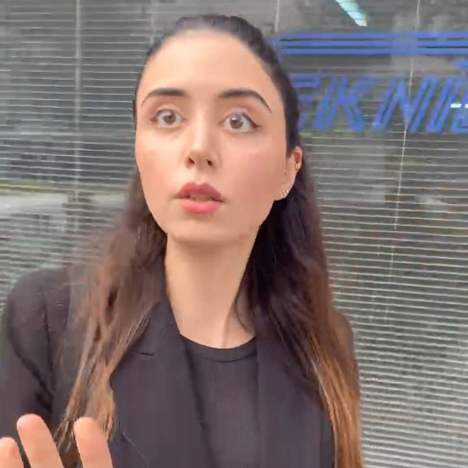 Yolcunun taksiciye küfredip yumruk atmaya çalıştığı iddiası