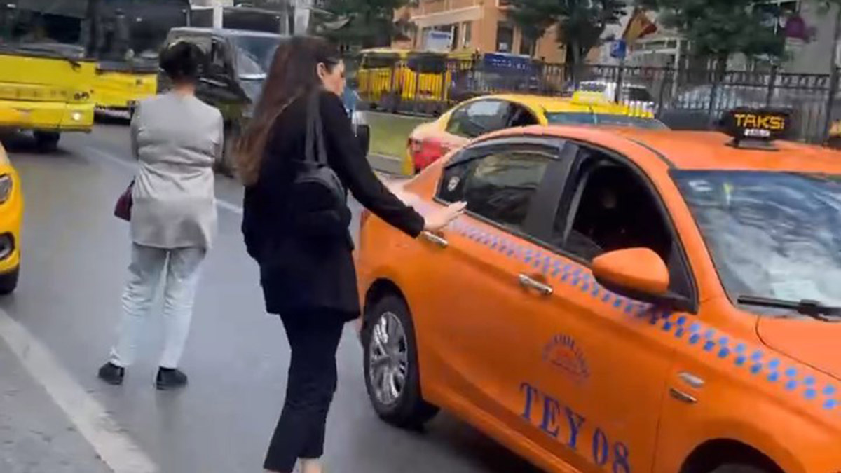 Yolcunun taksiciye küfredip yumruk atmaya çalıştığı iddiası