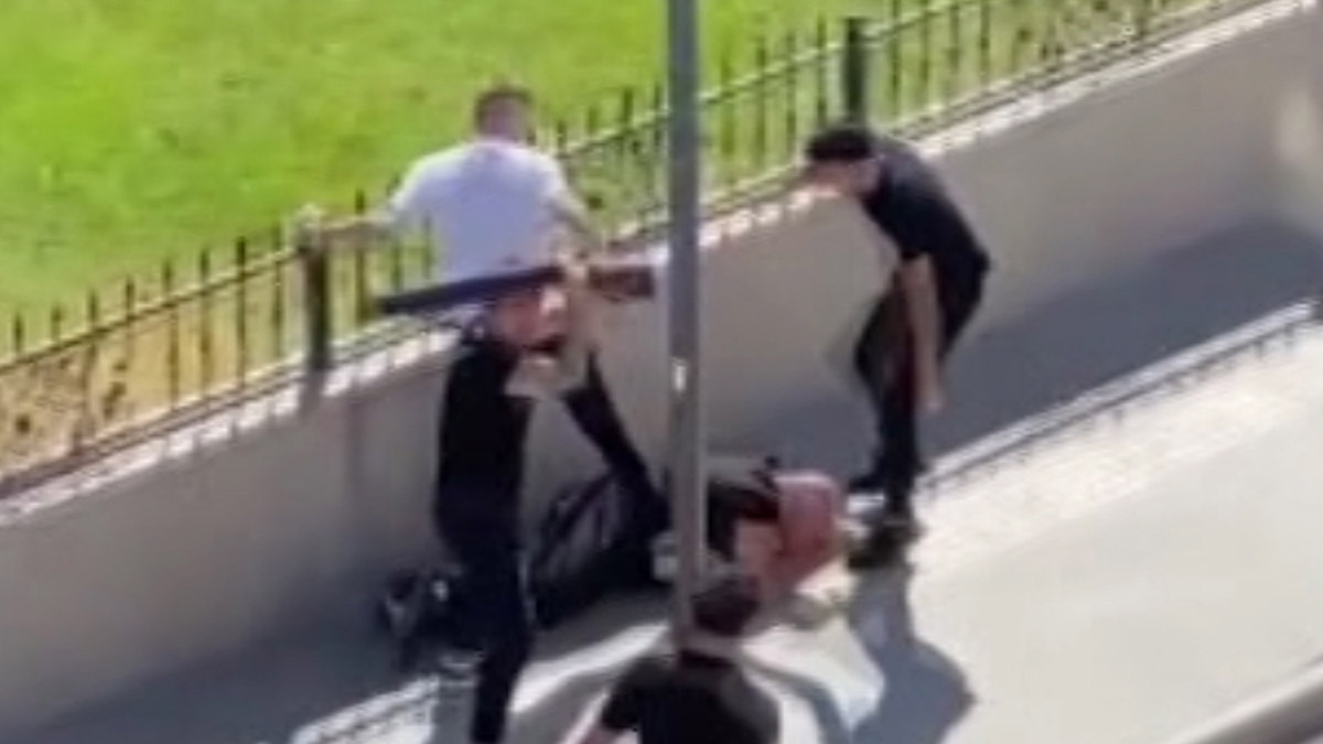 Pompalı tüfeğin dipçiğiyle acımasızca vurdular