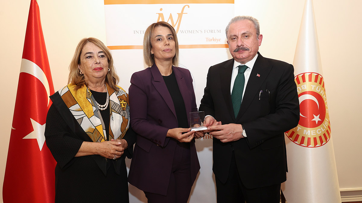Şentop, başarıya ulaşmış kadınlara ödüllerini verdi