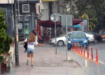 Tekirdağ'da aniden bastıran sağanak zor anlar yaşattı