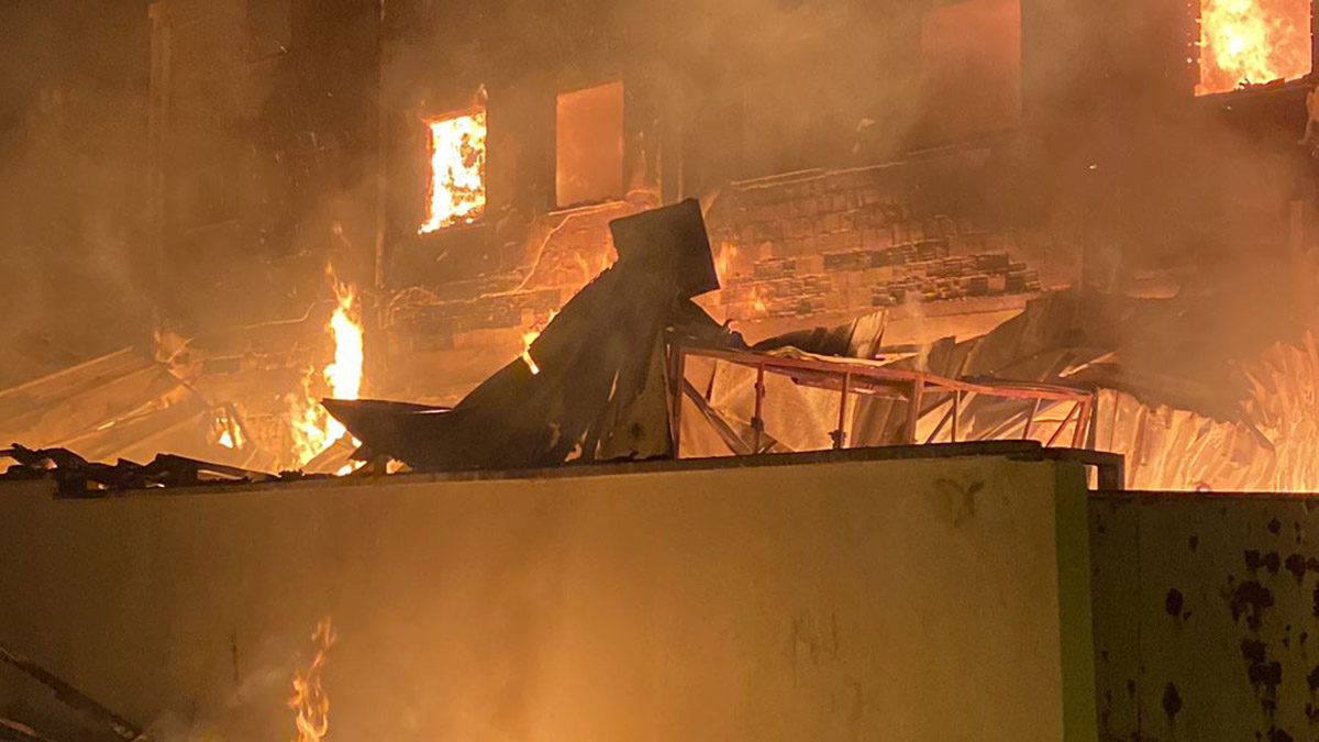 Tekirdağ'da yatak fabrikasında yangın