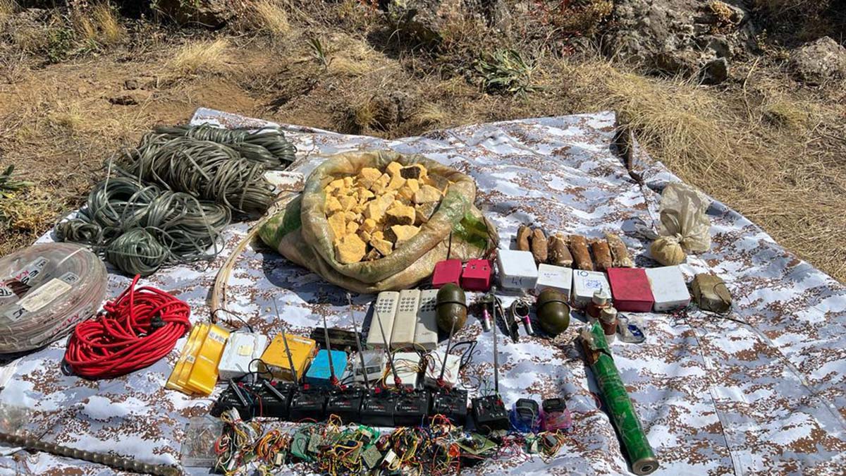 Tendürek Dağı kırsalında patlayıcı ele geçirildi