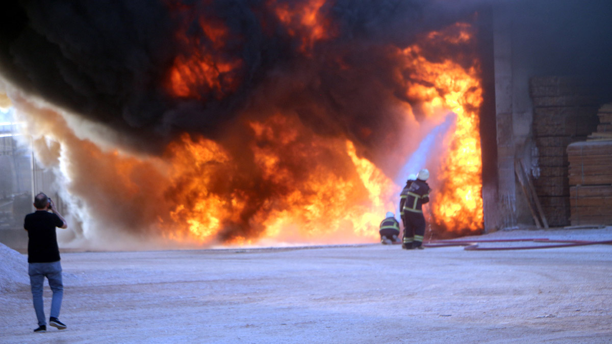 Asfalt şantiyesinde yangın