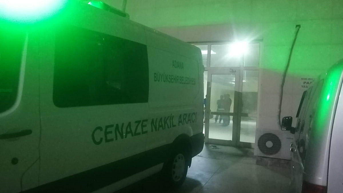 Traktör yol kenarındaki kayaya çarptı; 1 ölü