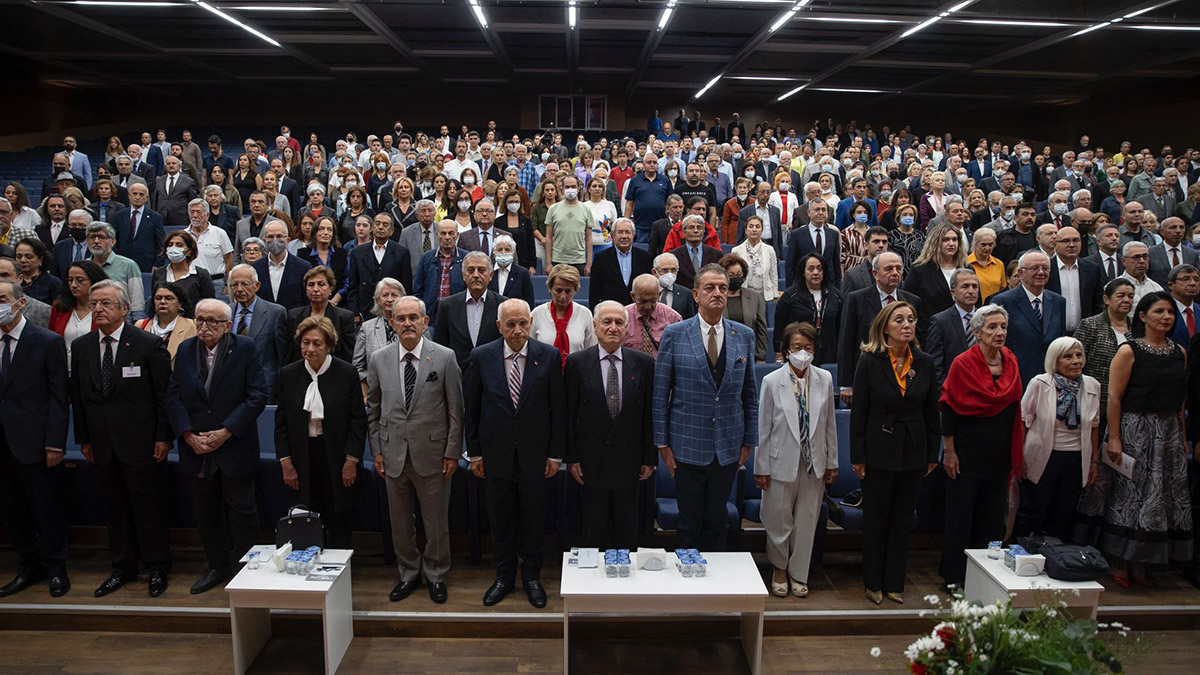 Türk edebiyatının usta isimlerinden yazar Turgut Özakman vefatının 9'uncu yılında, çeşitli sivil toplum kuruluşlarınca Yenimahalle Belediyesi Nazım Hikmet Kongre ve Sanat Merkezinde düzenlenen programla anıldı.
