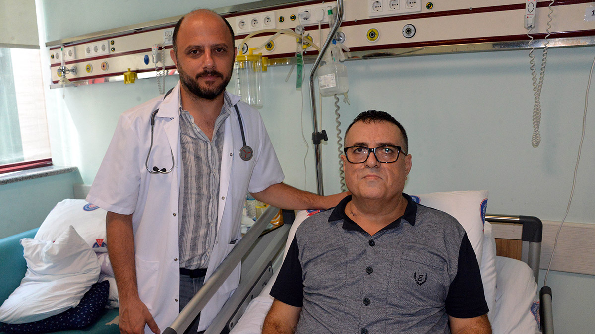 İngiltere'den izne geldiği Kahramanmaraş'ta rahatsızlanıp kaldırıldığı hastanede kalp ameliyatı olması gerektiği söylenen Hasan Ergönül (56), yakınlarının 'İngiltere'ye götürelim orada ol' teklifini, 'Türk doktorlara güveniyorum' diyerek reddetti.