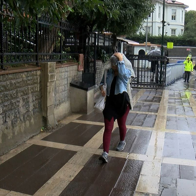 İstanbul Anadolu Yakası’nda sabah saatlerinde sağanak etkili oldu.