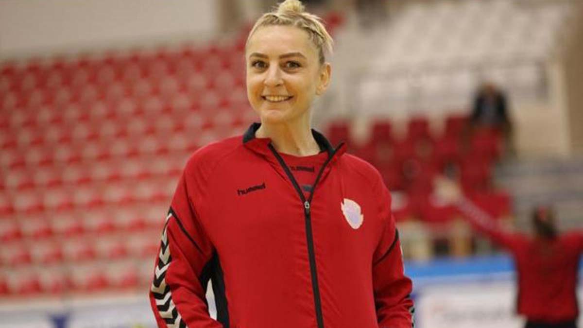 Kariyerinin son dönemlerinde Yalıkavak’ta forma giyen ve ardından hentbolu bıraktıktan sonra yine Yalıkavak’ta yardımcı antrenör olan Yeliz Yılmaz'ın öncelikli hedefi antrenörlük.