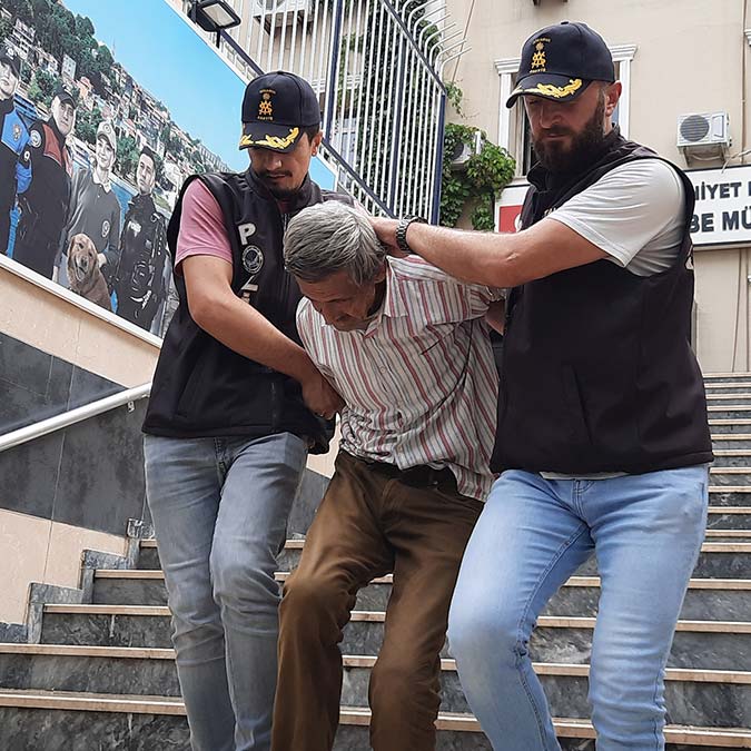 Ağabeyini döverek öldüren şüpheli adliyede