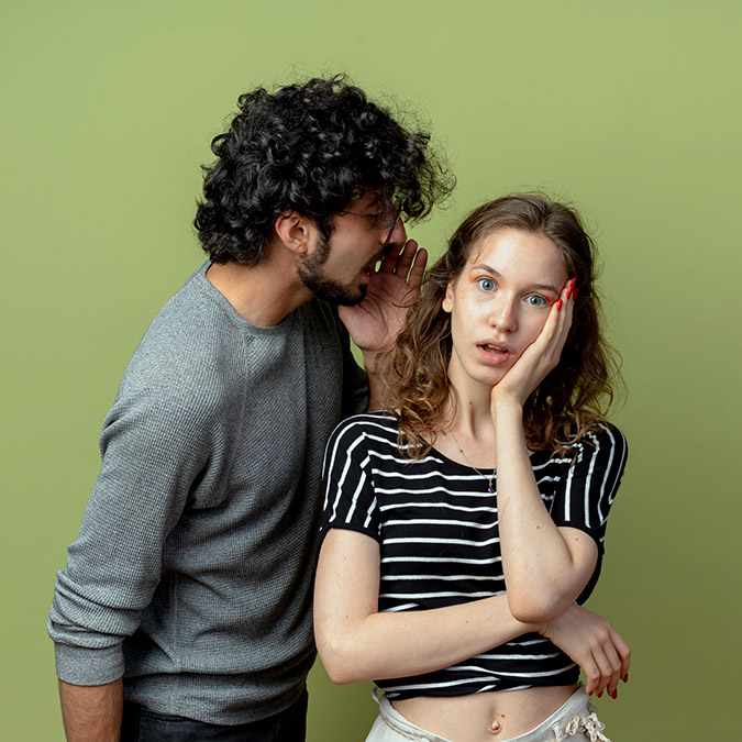 Fısıldasınlar adımı(usulca)