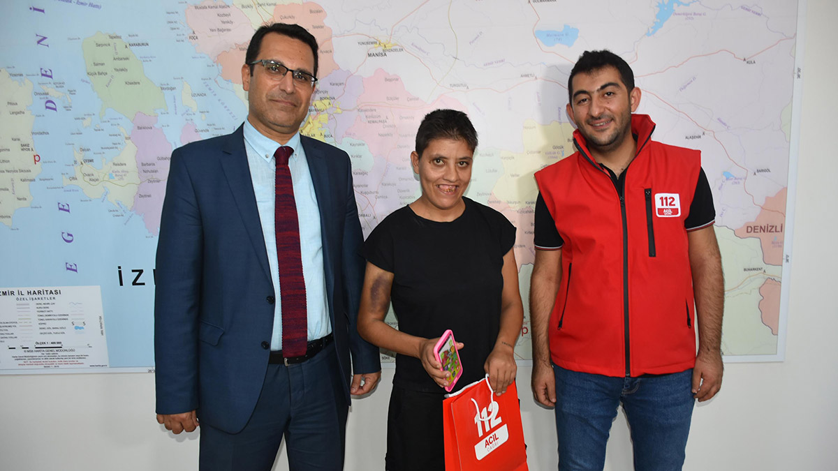 112 Çağrı Merkezi'ni arayıp meşgul eden zihinsel engelli Ceylan Erol (24), cep telefonunu eline her aldığında 112'yi sürekli araması üzerine merkezde misafir edildi.