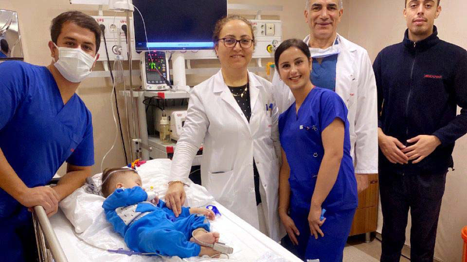 1 yaşındaki bebeğin midesinden 3 balon çıkarıldı