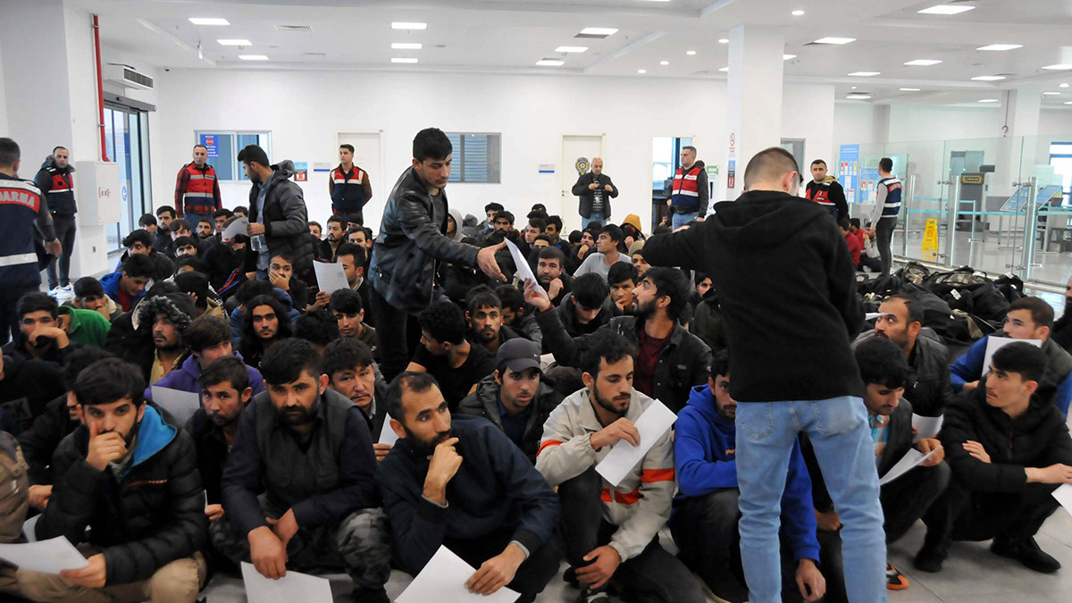 97 bin 448 kaçak göçmen sınır dışı edildi