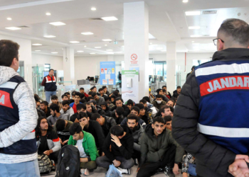 97 bin 448 kaçak göçmen sınır dışı edildi
