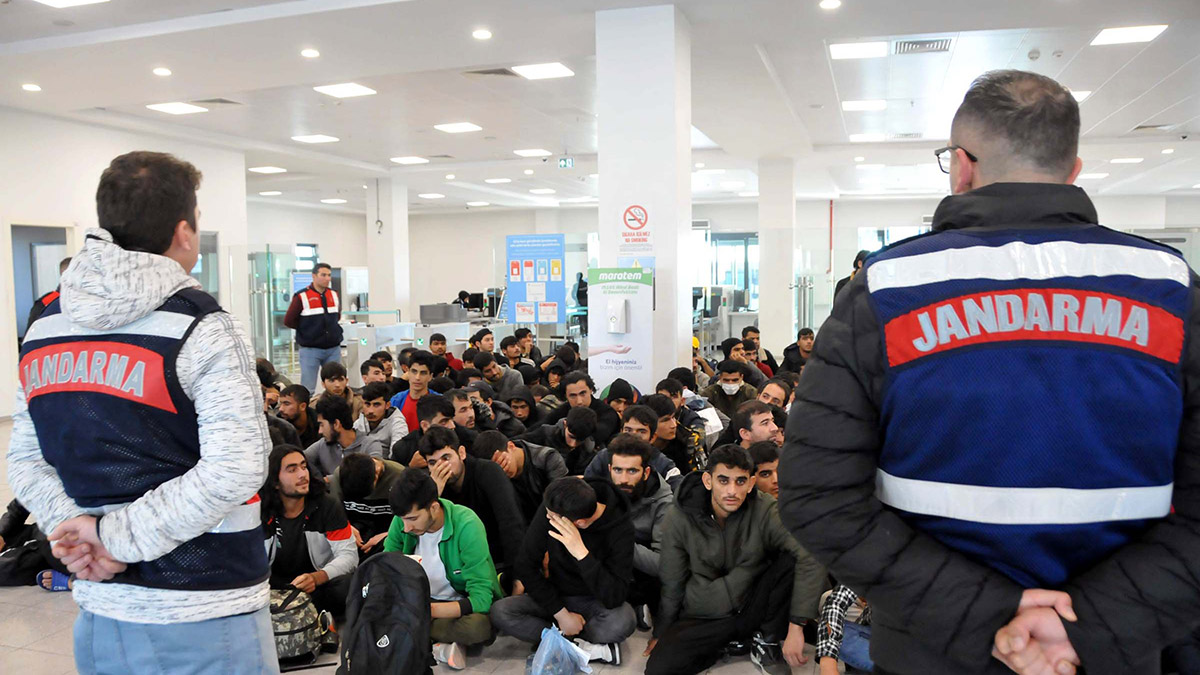 97 bin 448 kaçak göçmen sınır dışı edildi