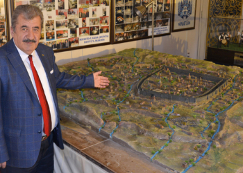 1800'lü yıllardaki Erzurum'un dev maketini yaptı