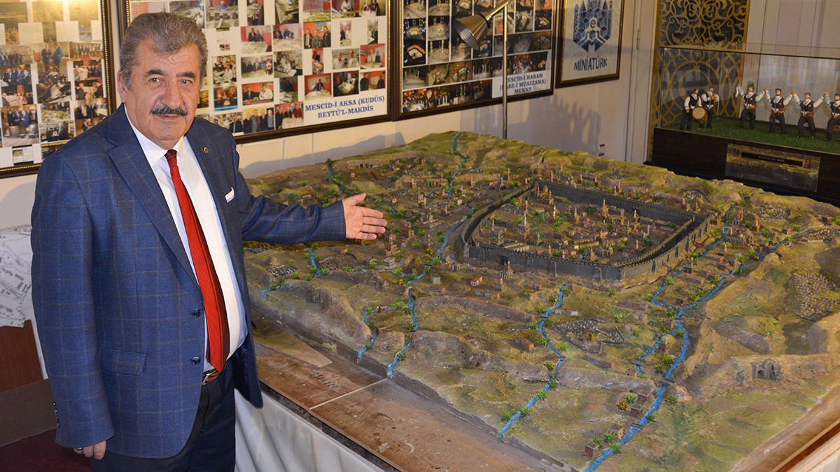 1800'lü yıllardaki Erzurum'un dev maketini yaptı