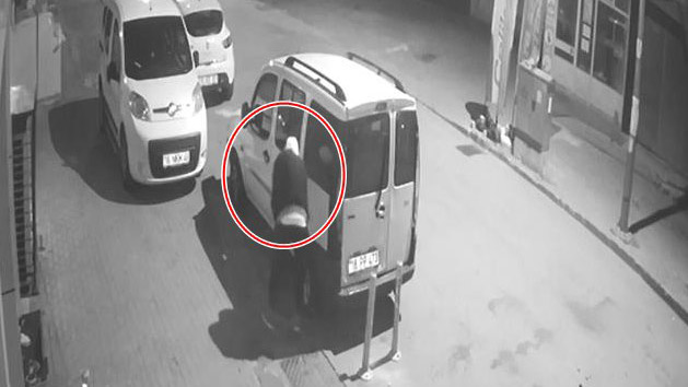 20 dakikada 21 aracın lastiğini kesti